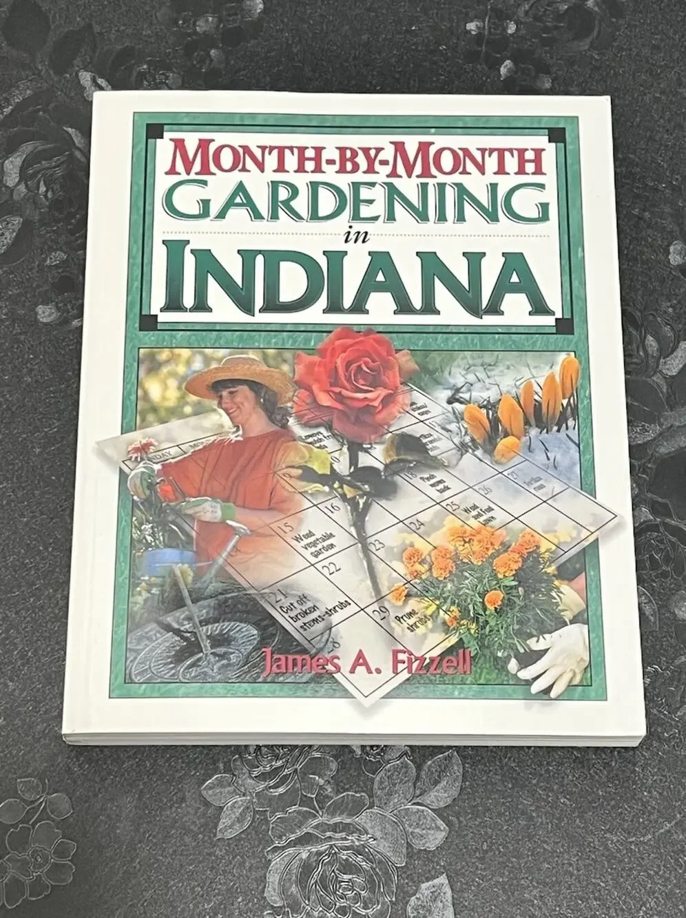 Month-By-Month Gardening Indiana James A. Fizzell 1999